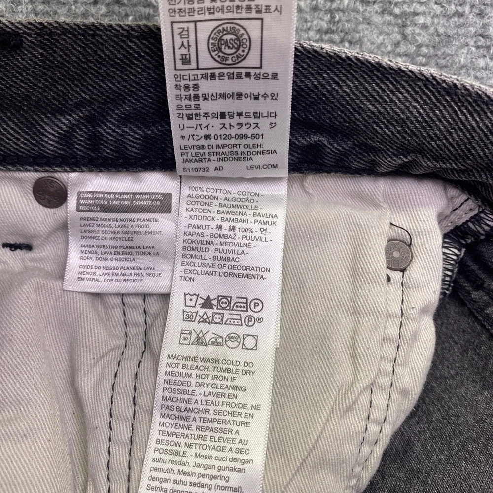 Levis measurements waist